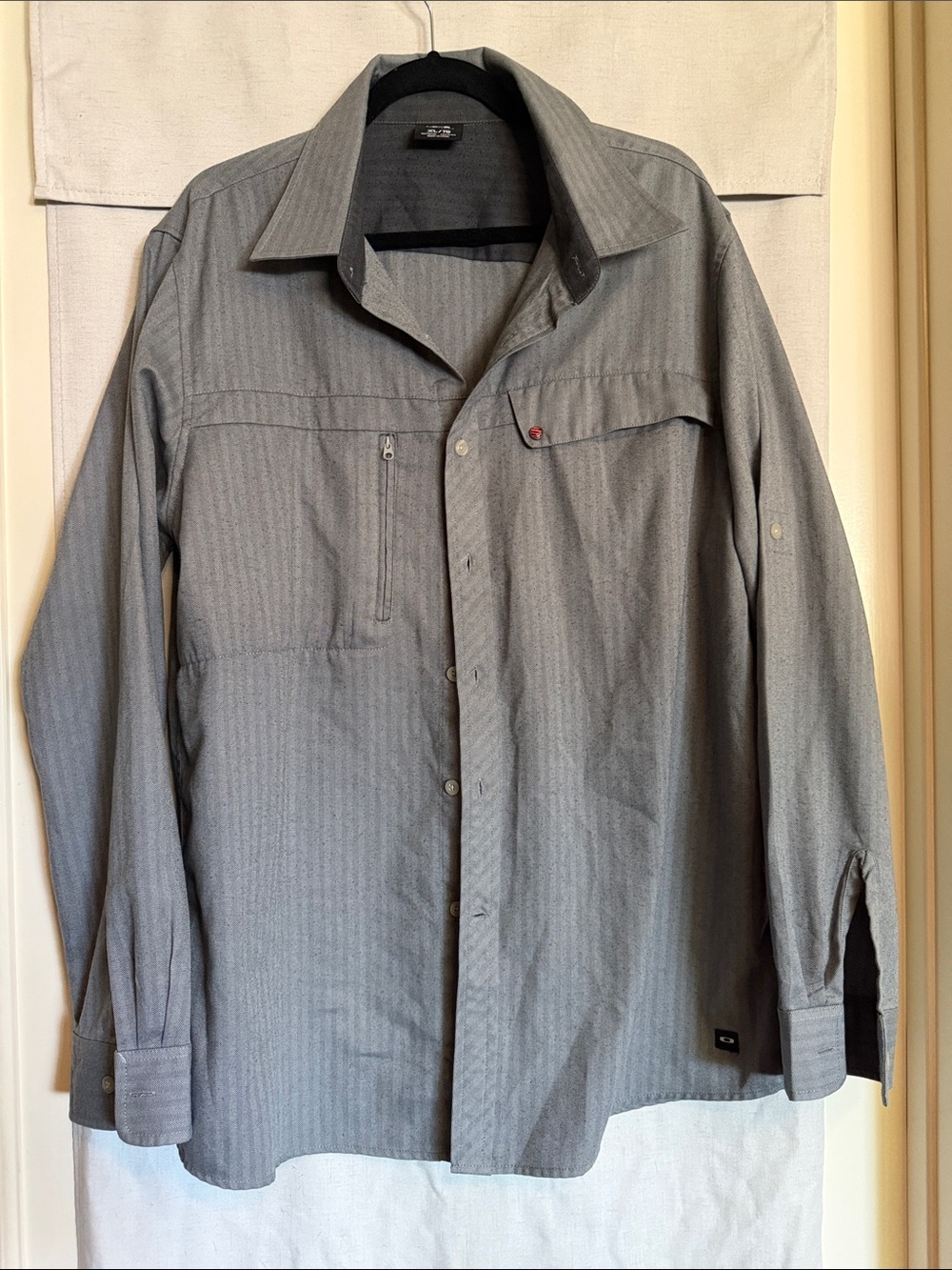 Oakley Men's Grey Long-Sleeve Button Shirt